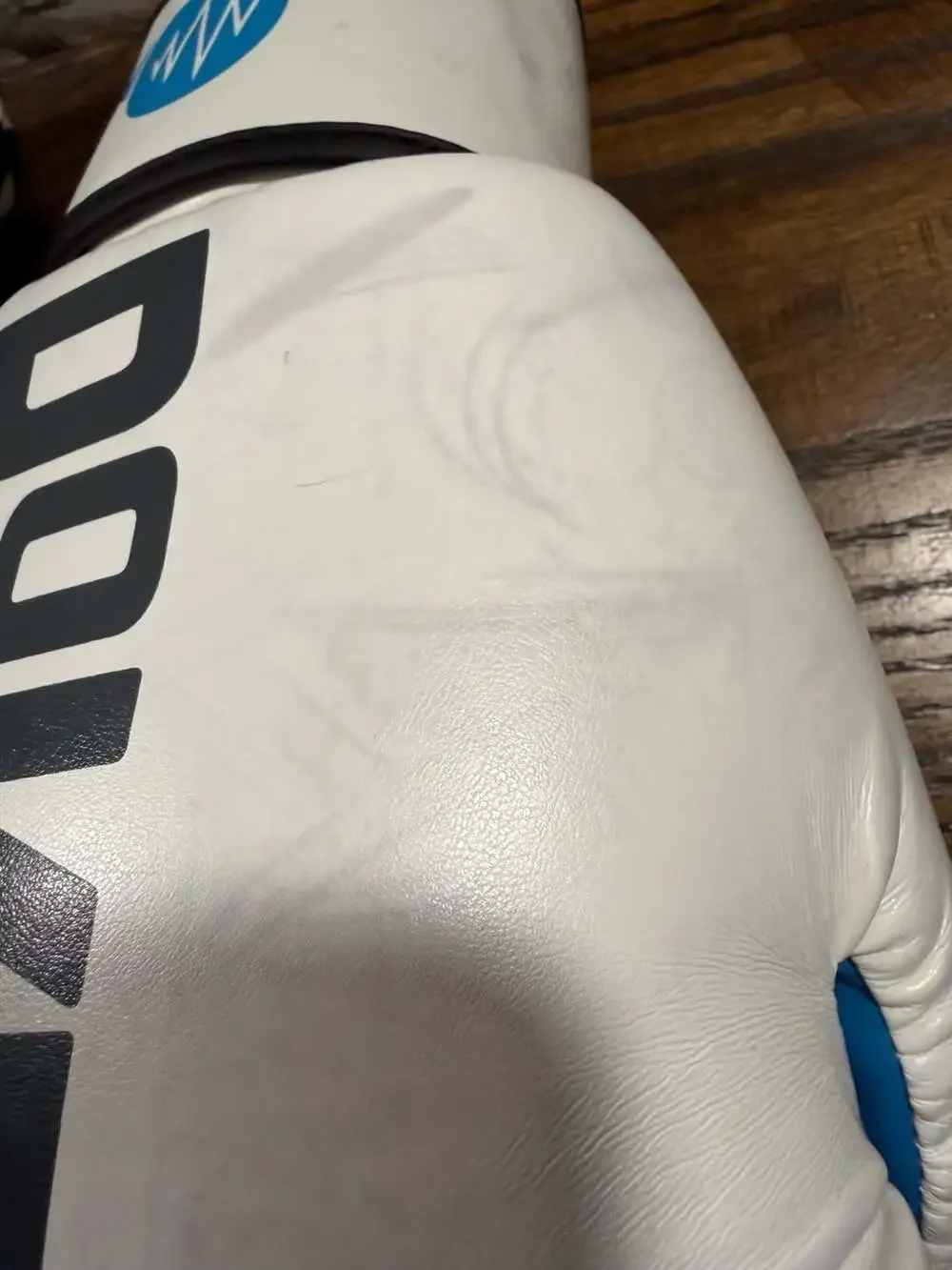 RockBox white boxing gloves 14 oz preowned - Picture 3 of 11